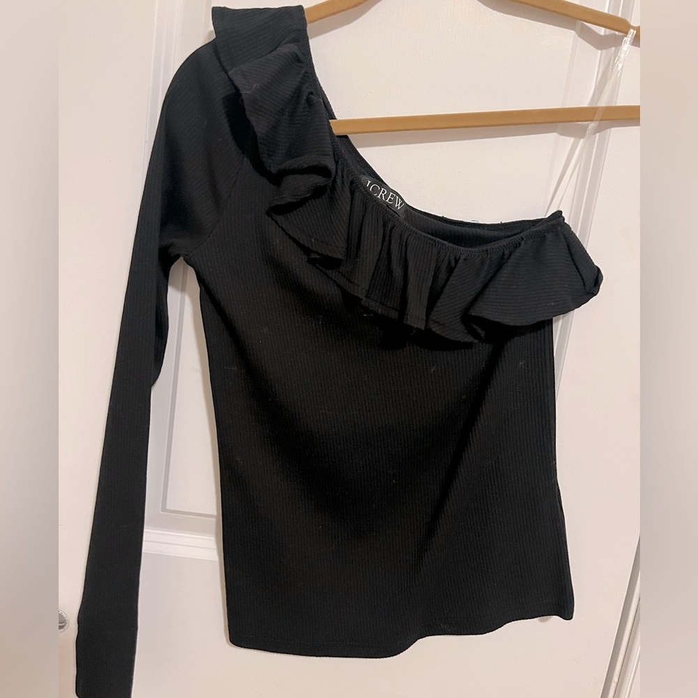 One-shoulder ruffleneck top